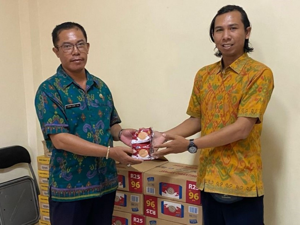 Pelayanan Jasa Antar, BUM Desa Dalung Mengantar Pesanan PMT Balita ke Kelurahan Kerobokan Kaja